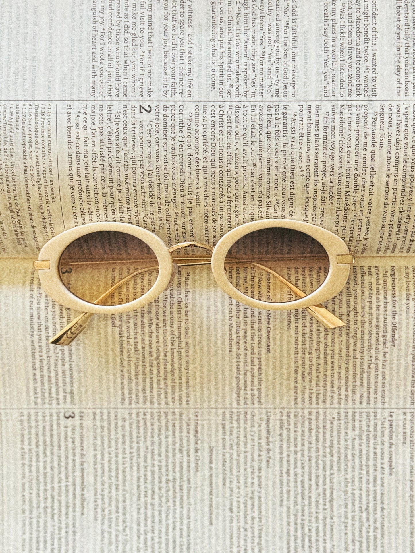 EHNS OVAL CREAM SUNGLASSES