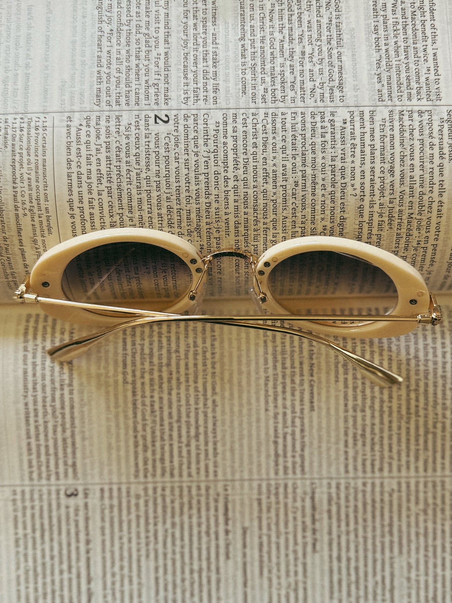 EHNS OVAL CREAM SUNGLASSES